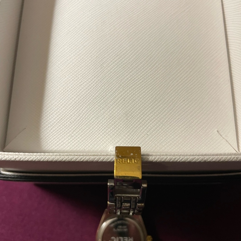Ladies Relic Watch - Picture 4 of 8